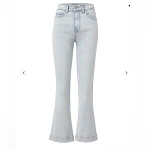 Veronica Beard Carson Ankle Crop
Flare Jean in Sky Wash Size 25 $348